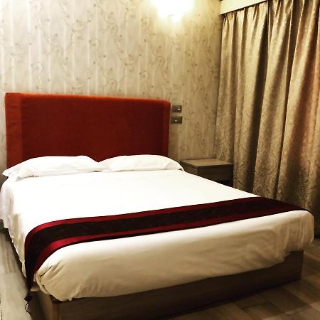 Igiban Hotel Milan Bagian luar foto